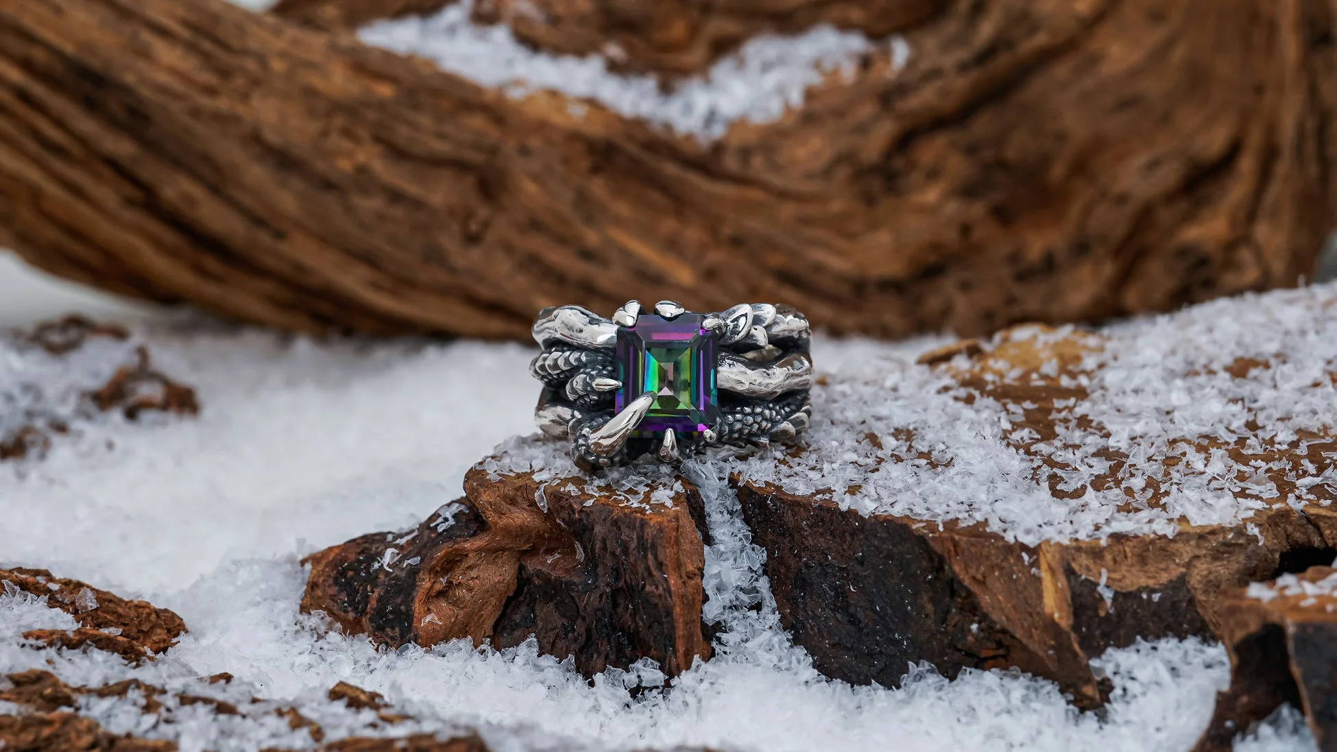 虹色に輝くミスティックトパーズのドラゴンリング