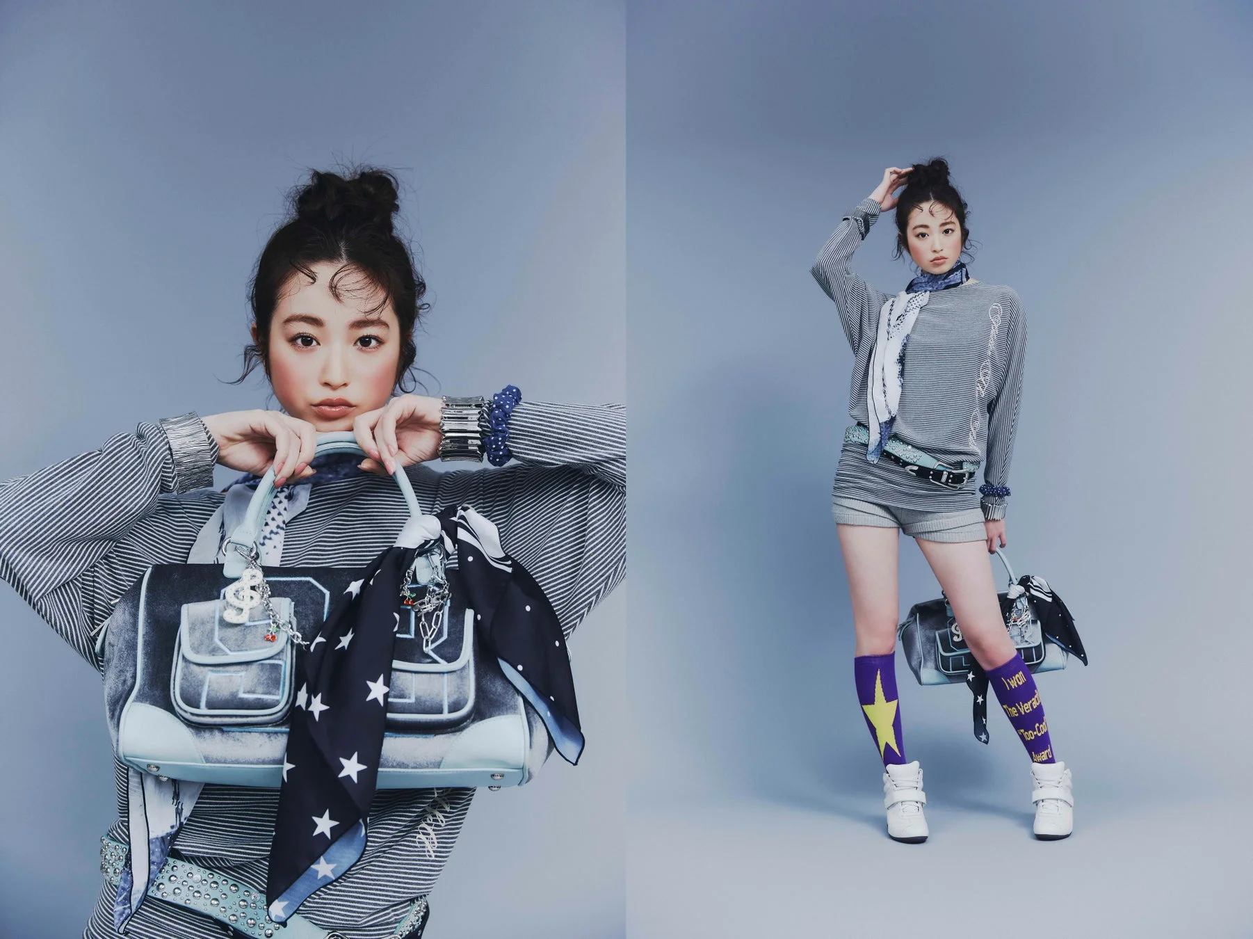 ストライプ柄のトップスとショートパンツを着用した若い女性が、スタジオでファッショナブルなポーズをとっている。紫色のソックスには「I want The Vera Too-Cool Award」の文字が見える。