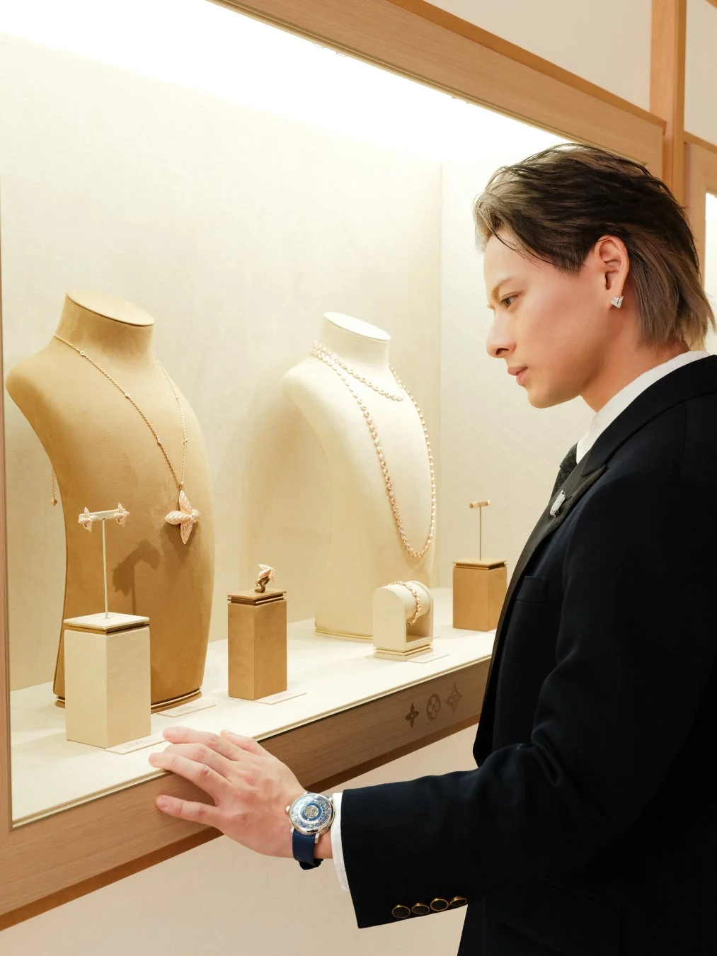 展示会に並ぶルイ・ヴィトンのハイジュエリー