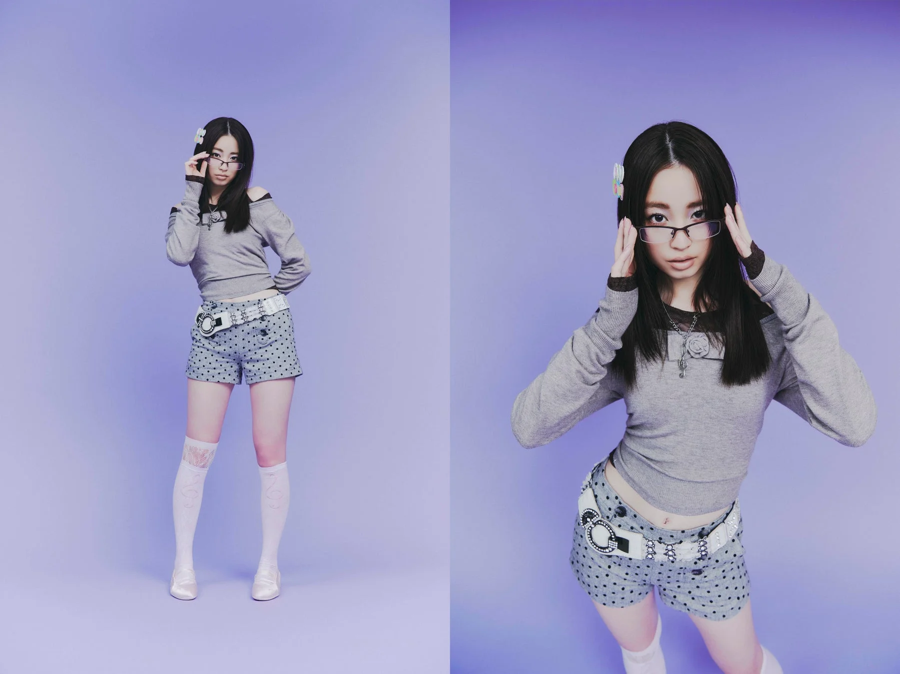 薄紫色の背景で、メガネをかけた若い女性がグレーのクロップトップと水玉模様のショートパンツを着用し、様々なポーズをとっています。ファッション性の高いスタジオポートレートです。
