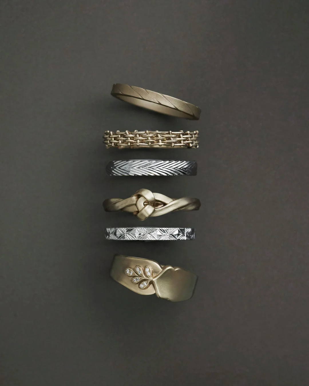 多様なデザインのリング