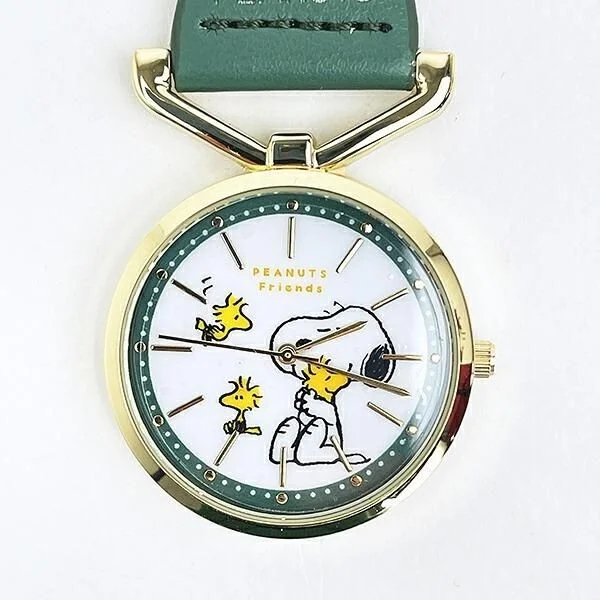 グリーンレザーのスヌーピーウォッチ文字盤