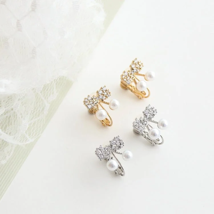 ハーフビジューハート Tineaイヤリングの商品画像