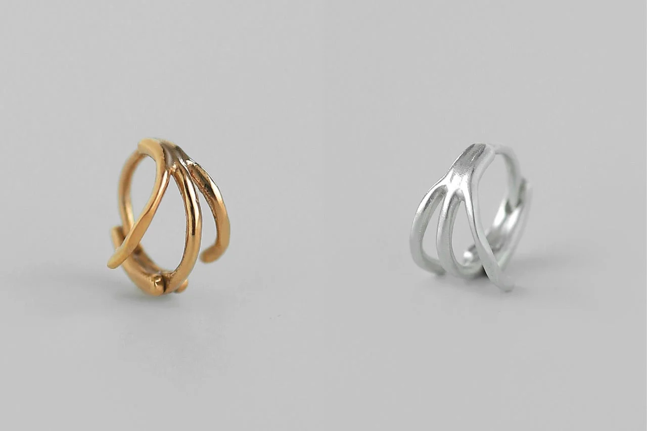 ゴールドとシルバーのトリプルラインイヤカフ