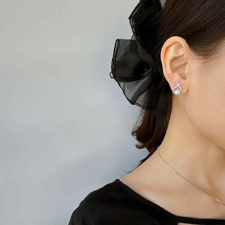 ビジューバタフライ Tineaイヤリングの着用イメージ