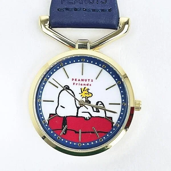 ネイビーレザーのスヌーピーウォッチ文字盤
