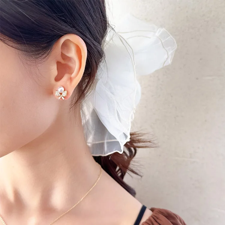 リボンパールピアス風イヤリングの着用イメージ