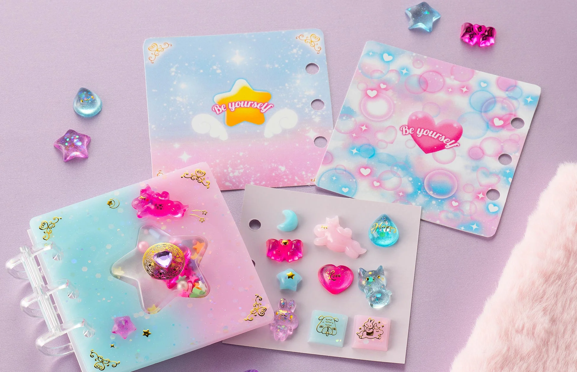 パステルカラーのノートやレジンチャーム