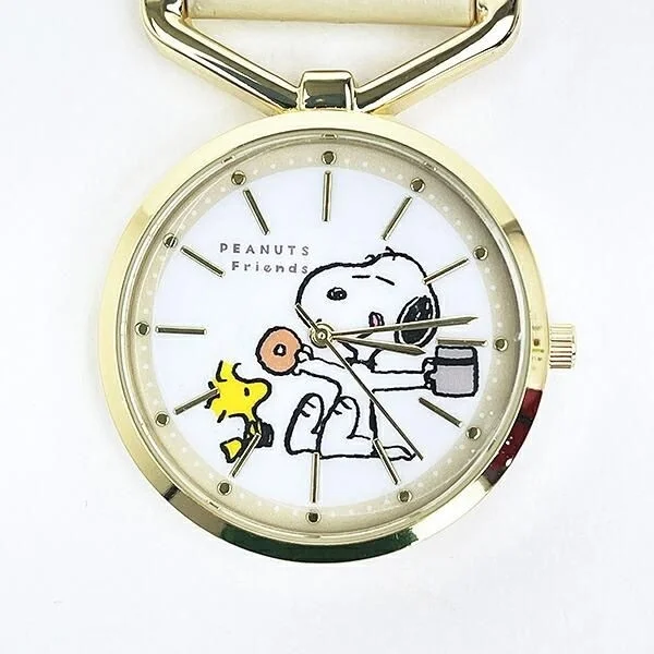 ホワイトレザーのスヌーピーウォッチ文字盤
