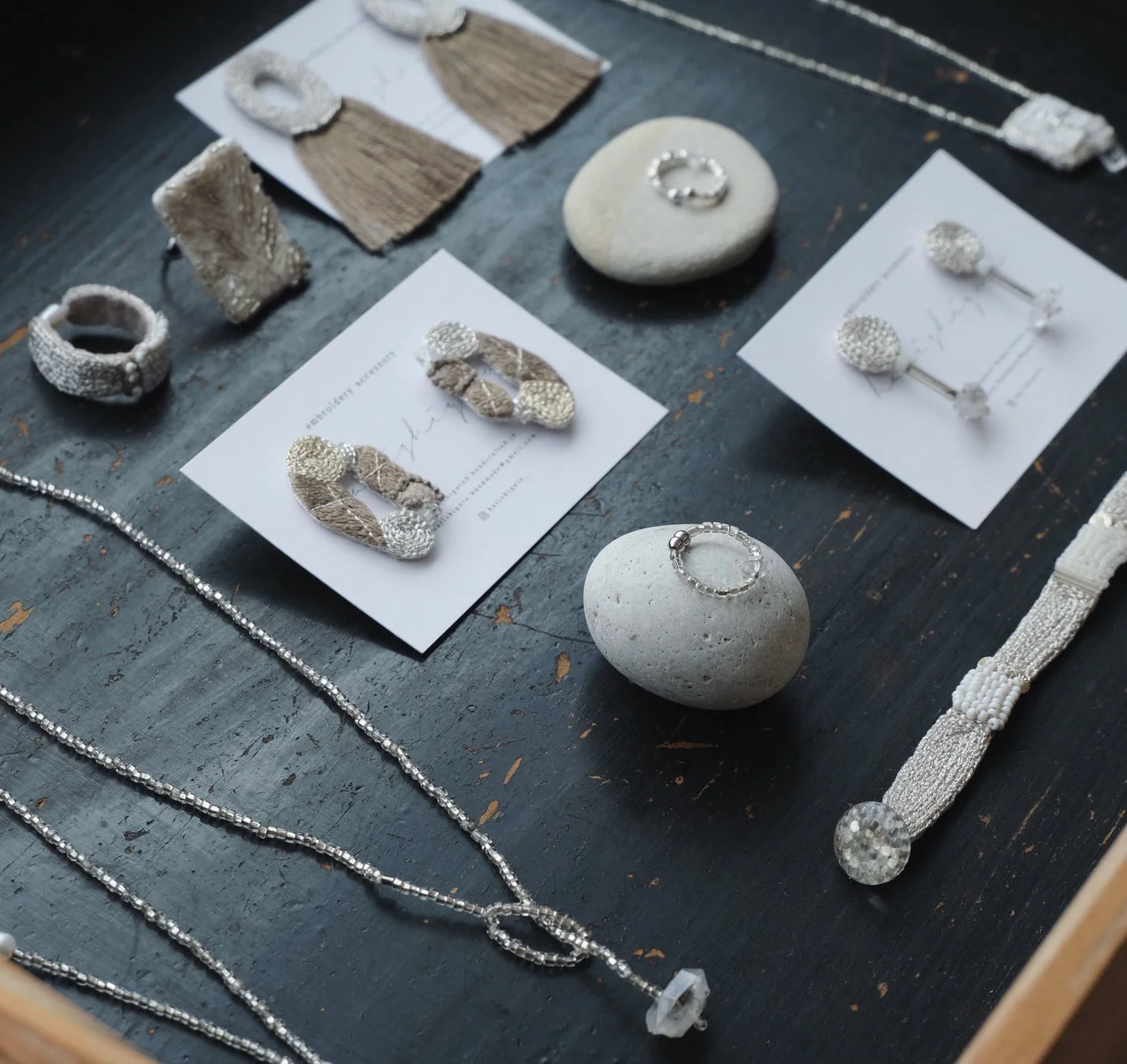 刺繍アクセサリー