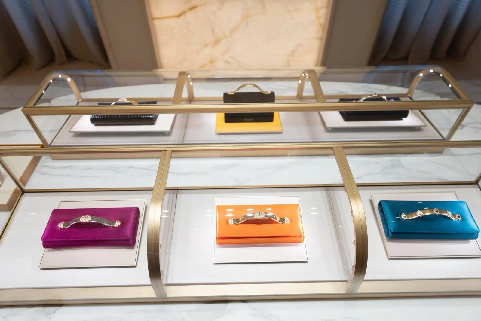 ショーケースのバッグ